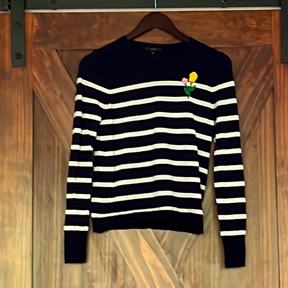 LIKE NEW J. Crew CREW NECK SWEATER WITH CROCHET FLOWERS